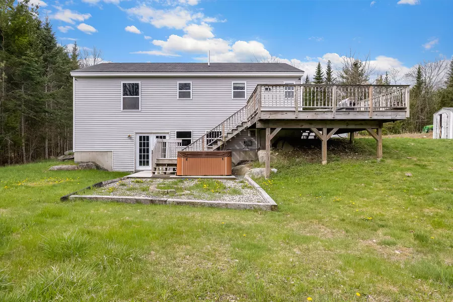 75 Far Meadow LN, Cushing, ME 04563