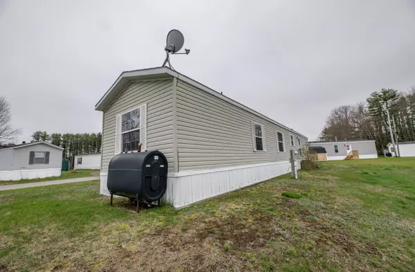 Topsham, ME 04086,15 Ofarrell ST