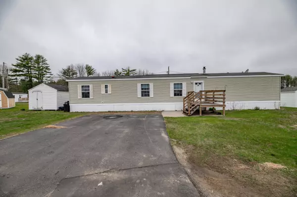 15 Ofarrell ST, Topsham, ME 04086