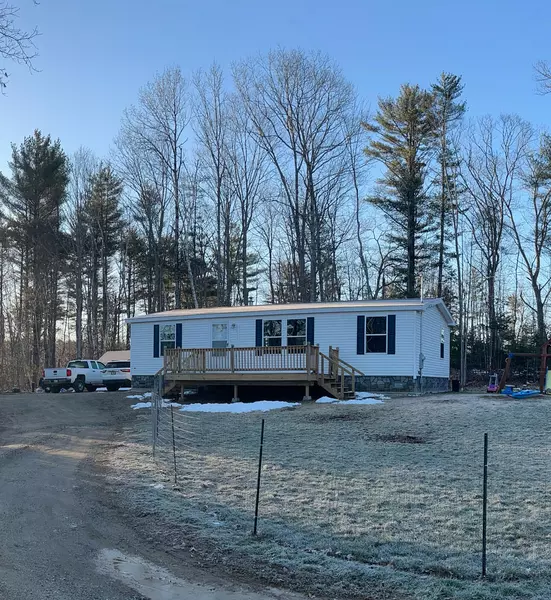 27 Russell LN, Warren, ME 04864