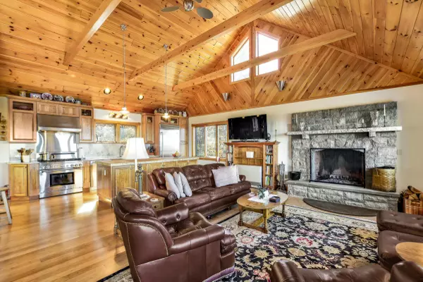 Greenville, ME 04441,74 Hilltop DR