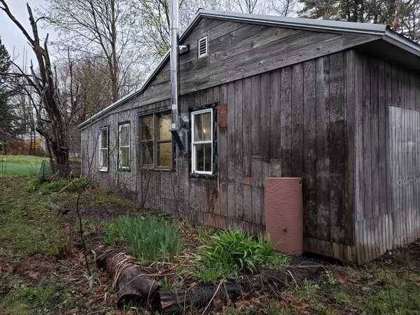 Whitefield, ME 04353,8 Mills RD