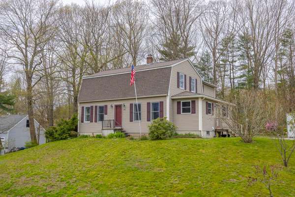 37 Hickory LN, South Berwick, ME 03908