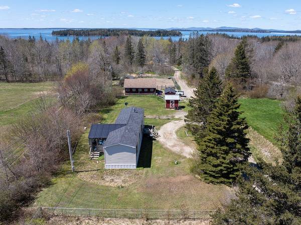 12 Sunny Crest LN, Deer Isle, ME 04627