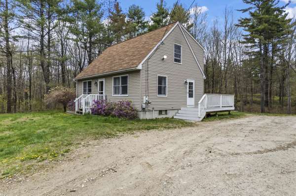 14 Wogan RD, Raymond, ME 04071