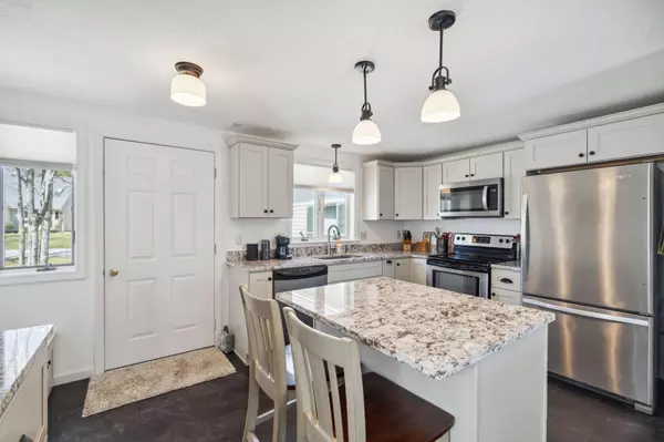 Kennebunk, ME 04043,8 Chickadee LN #8