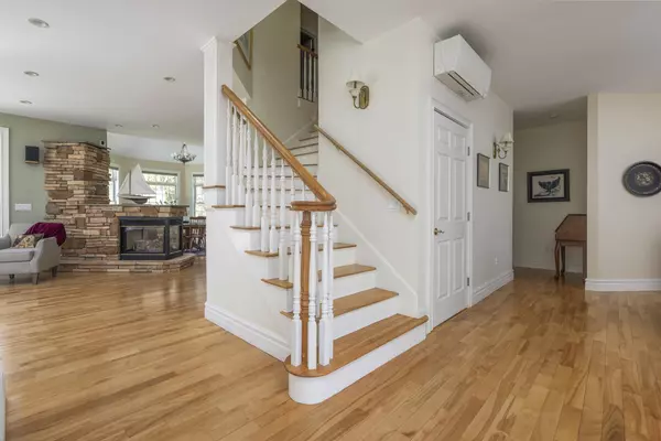 Freeport, ME 04032,5 Webster RD