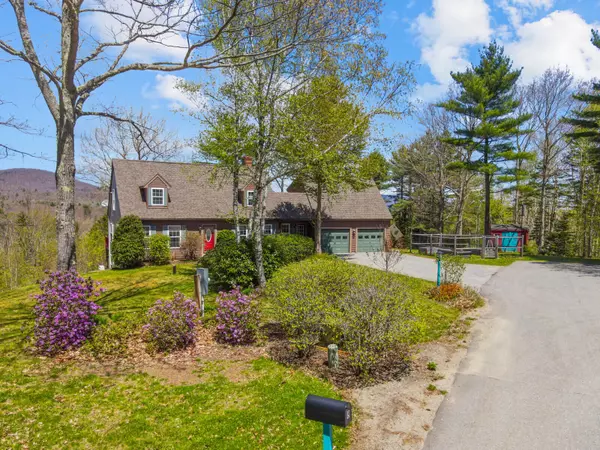 8 Pine Brae LN, Rockport, ME 04856