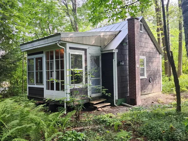 979 Augusta RD, Rome, ME 04963