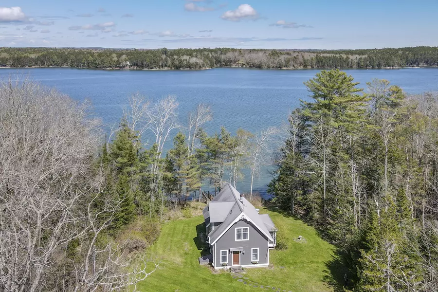 110 Broadcove East, Waldoboro, ME 04572