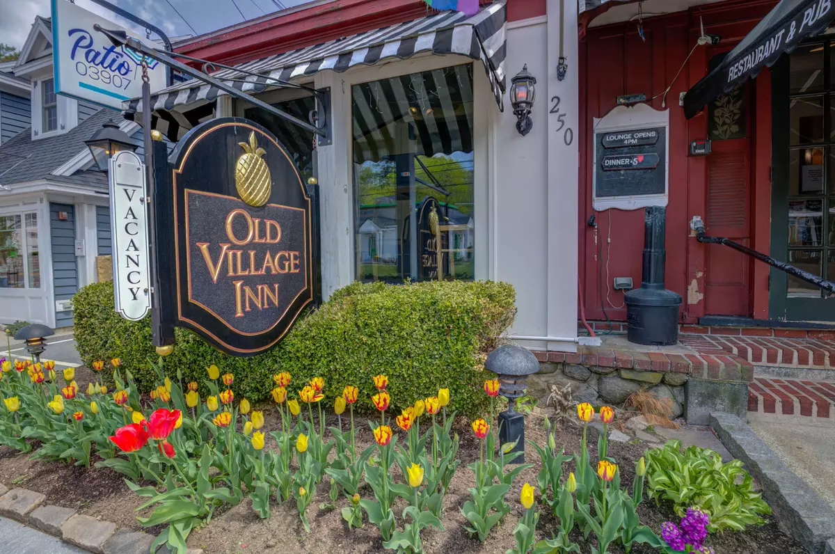 Ogunquit, ME 03907,250-252 Main ST #1