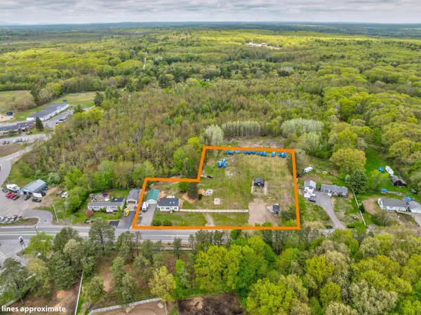 Dayton, ME 04005,1090 New County RD