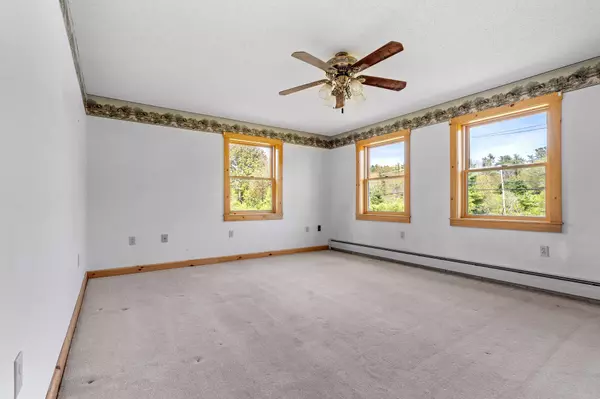 Warren, ME 04864,241 Oyster River RD