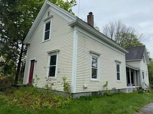 8 Woodbury ST, Yarmouth, ME 04096