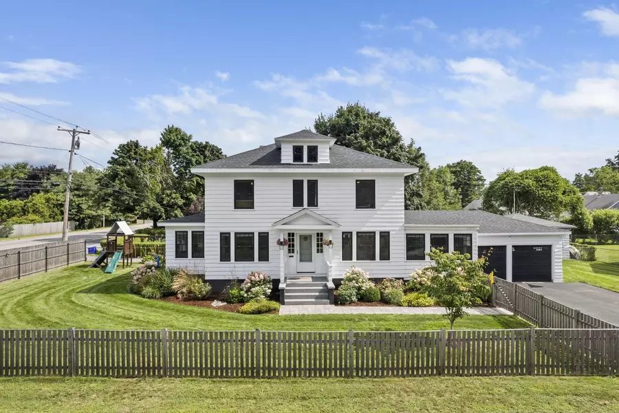 2 Phillips RD, Falmouth, ME 04105