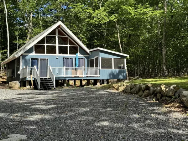 14 Blueberry LN, Frye Island, ME 04071