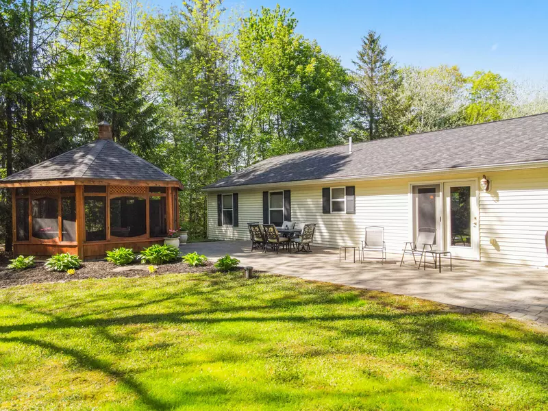 12 James RD, Vassalboro, ME 04989