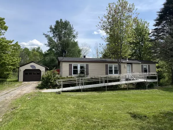 10 Amy ST, Poland, ME 04274