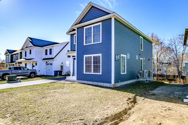 63 O'Neil ST, South Portland, ME 04106