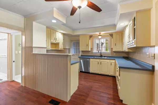 Parsonsfield, ME 04047,106 Federal RD