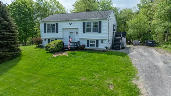 35 Windsor RD, Chelsea, ME 04330