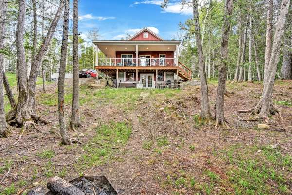 50 Mountain View RD, Rangeley, ME 04970