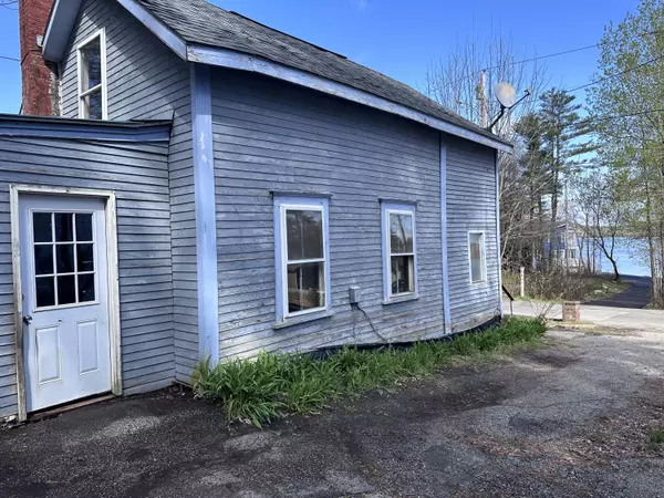 Sabattus, ME 04280,72 Lake ST