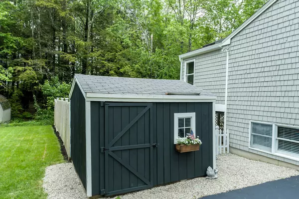 Topsham, ME 04086,31 Forest DR