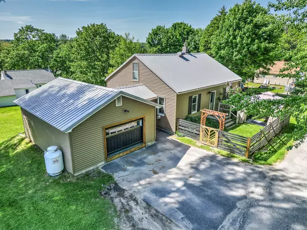 34 Bishop ST, Winthrop, ME 04364
