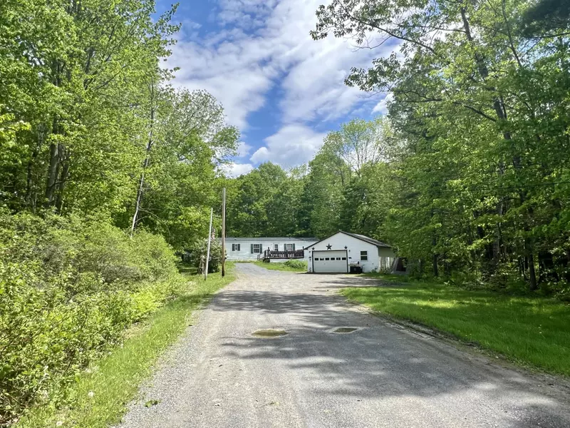 189 Commercial ST, Hartland, ME 04943