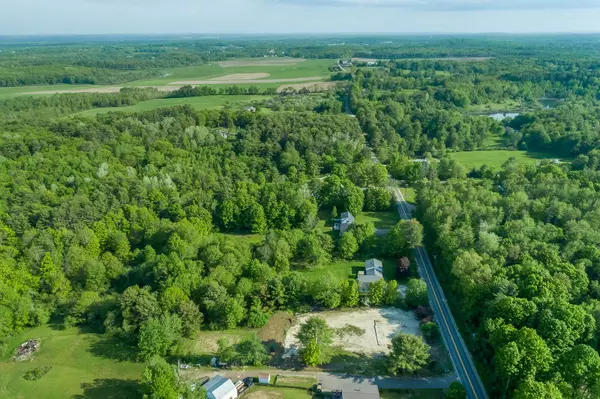 Topsham, ME 04086,303 Meadow RD