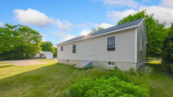 Topsham, ME 04086,19 Crabtree DR