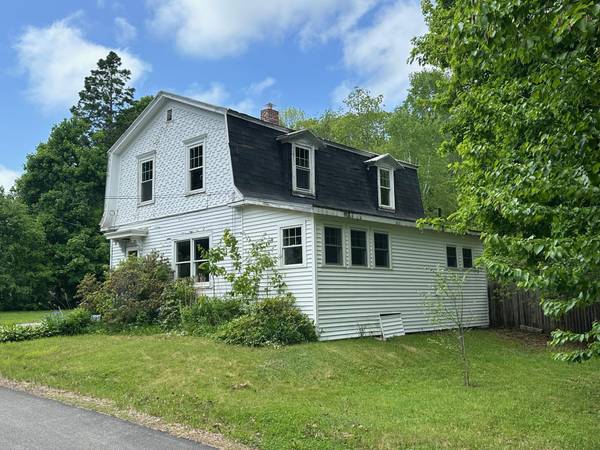 11 Cedar LN, Belfast, ME 04915