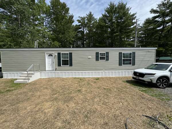 18 Austin DR, Orono, ME 04473