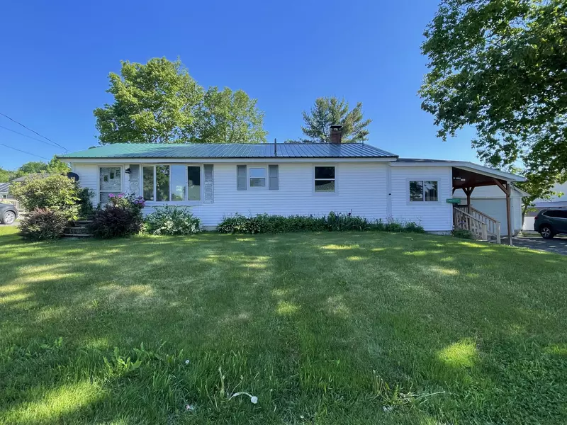 5 North ST, East Millinocket, ME 04430