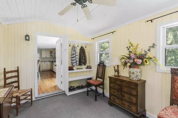 Warren, ME 04864,1110 Middle RD