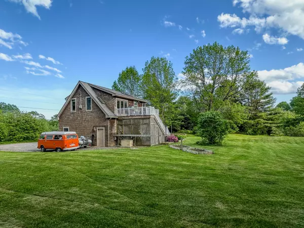 Freeport, ME 04032,41 Labrador LN