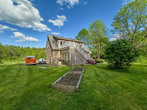 Freeport, ME 04032,41 Labrador LN