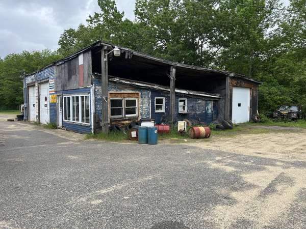 708 River RD, Mexico, ME 04257