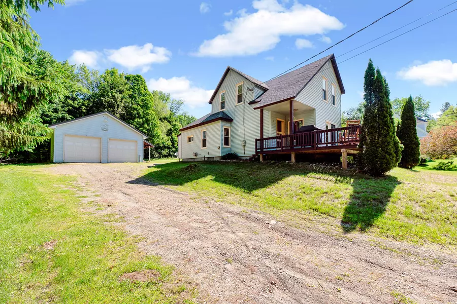 28 Prospect ST, Wilton, ME 04294