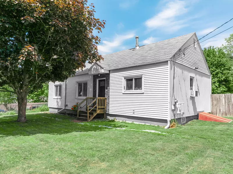 198 Snows Corner RD, Orrington, ME 04474