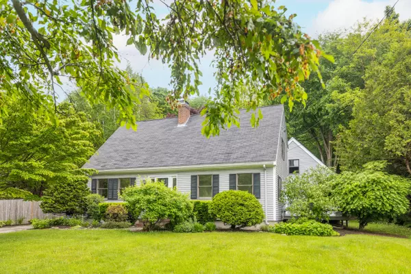30 Eaton AVE, Camden, ME 04843