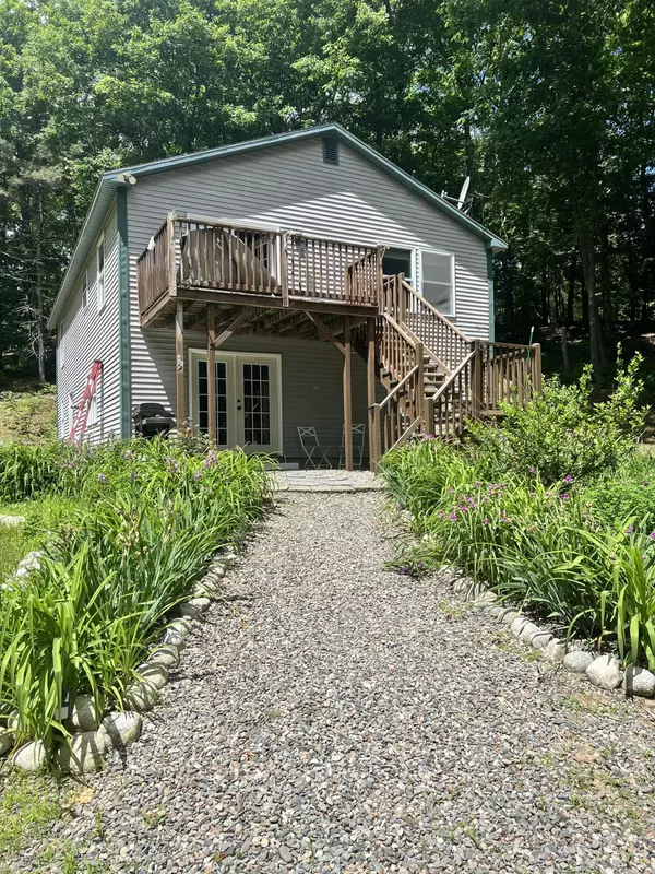 39 Fairbanks RD, Manchester, ME 04351