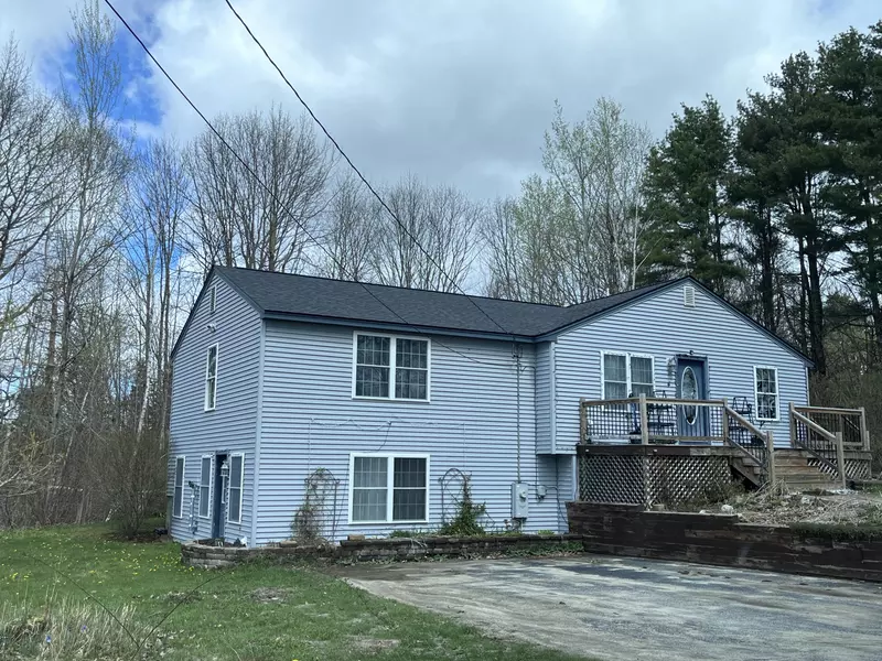 4 Oxview LN, Raymond, ME 04071