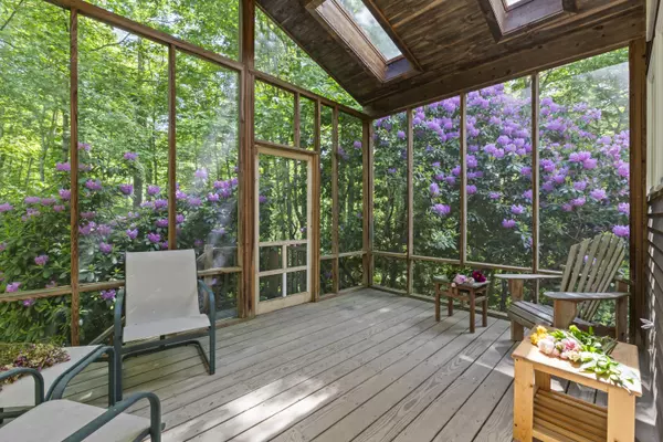 Harpswell, ME 04079,22 Hawthorne LN