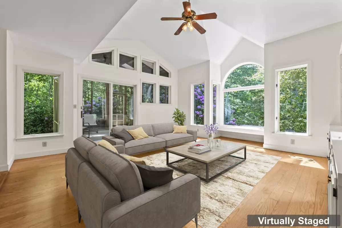 Harpswell, ME 04079,22 Hawthorne LN