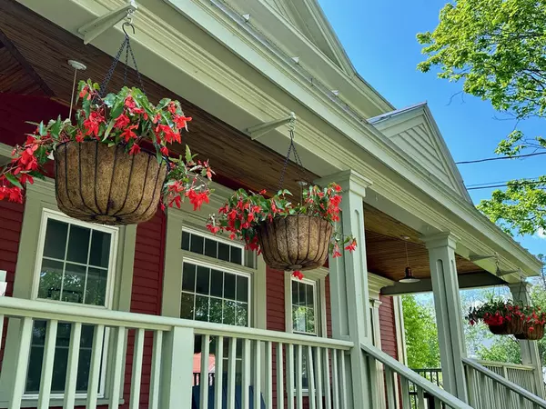 Kingfield, ME 04947,266 Main ST