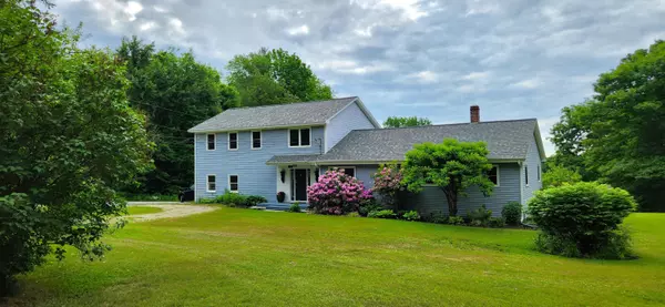 520 Bay RD, Bowdoinham, ME 04008