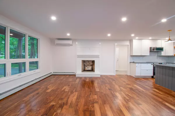 Topsham, ME 04086,52 Mallett DR