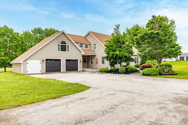 Hermon, ME 04401,2040 School House LN